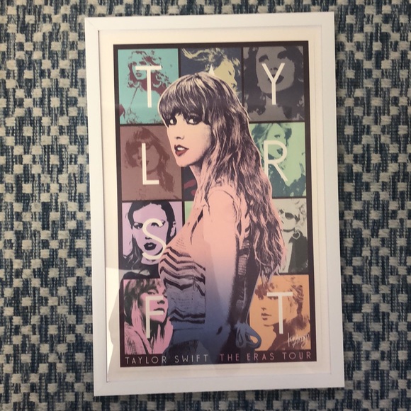 TAYLOR SWIFT POSTERS 3 PACK! (ALREADY FRAMED!) - Picture 3 of 7
